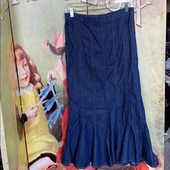 Studio West Dresses & Skirts - NWT denim jeannfishtail skirt w elastic waist